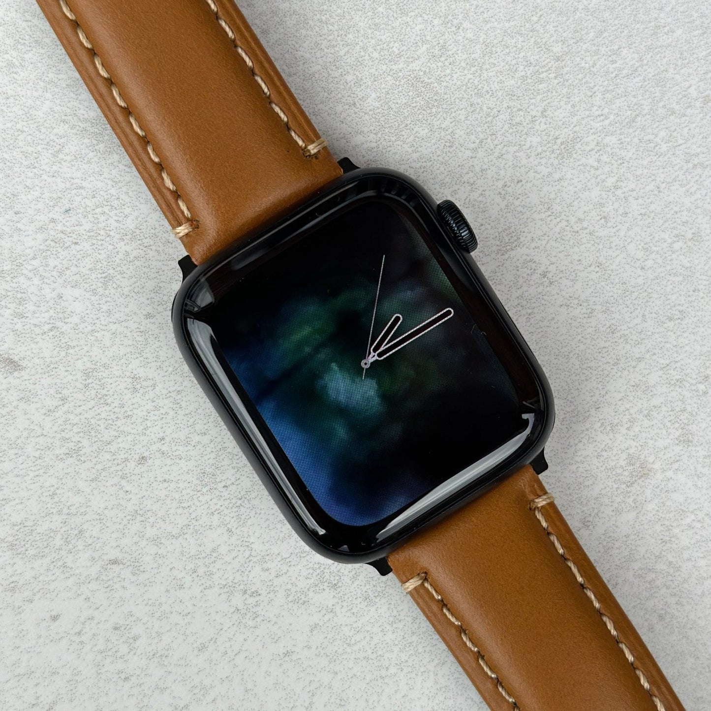 Oslo tan full grain leather watch strap on the Apple Watch Series 9. Contrast ivory stitching. Watch And Strap
